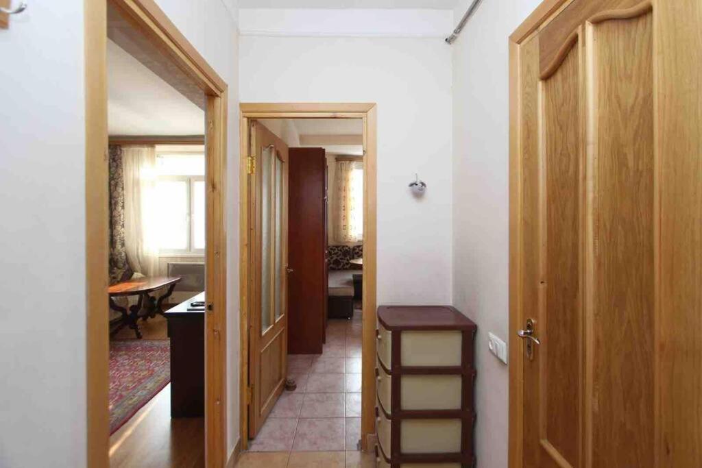 Cozy Apartment In The Center Of Ereván Exterior foto