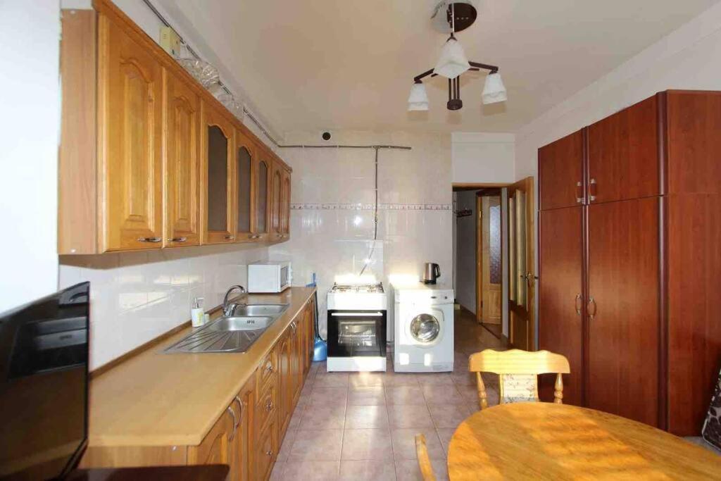 Cozy Apartment In The Center Of Ereván Exterior foto